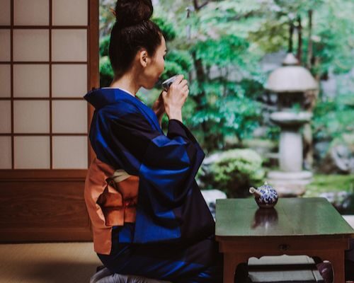 Cách bảo quản và vệ sinh bàn trà Nhật Bản